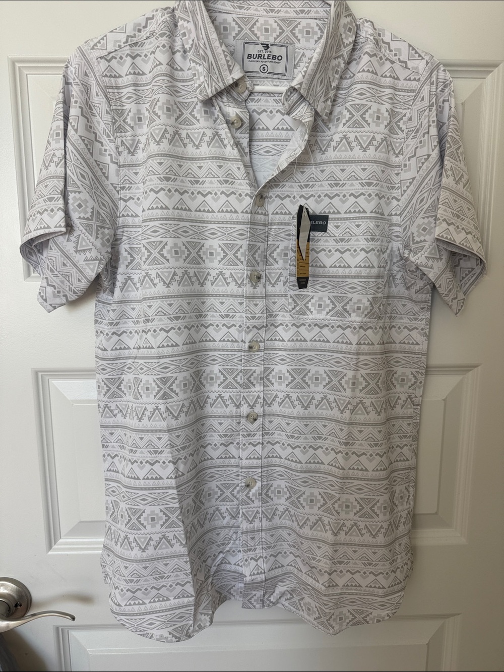 BURLEBO White and Light Gray Geometric Short-Sleeve Button-Down Shirt